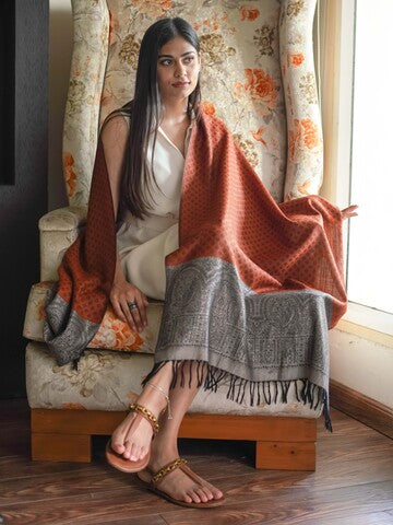 SILK WOOL JACQUARD STOLE WITH ELEGANT PALLA